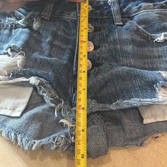 Abercrombie and Fitch low rise jean shorts - Picture 8 of 8